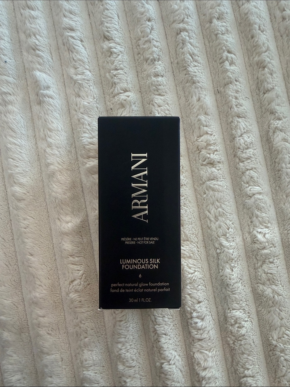 Armani Luminous Silk Foundation Shade 6 - Picture 2 of 4